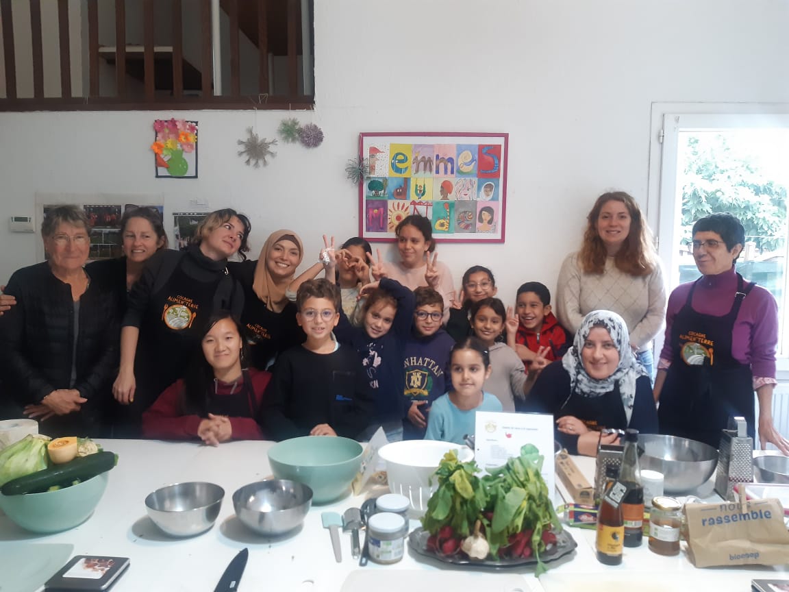 Un atelier cuisine autour des légumes pour les enfants et bénévoles de Femmes du Monde
